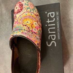 Sanita slip-on clogs size 39 US 8